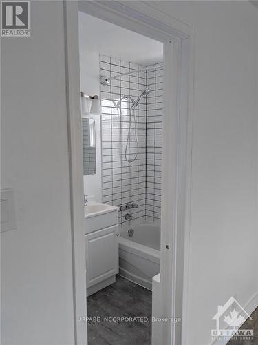 382 Brant Street, Ottawa, ON - Indoor Photo Showing Bathroom