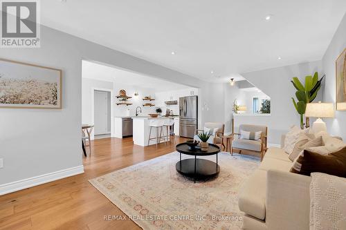 53 Diana Avenue, Grimsby, ON - Indoor Photo Showing Living Room