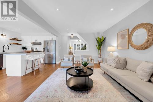 53 Diana Avenue, Grimsby, ON - Indoor Photo Showing Living Room