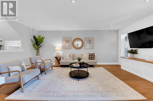 53 Diana Avenue, Grimsby, ON - Indoor Photo Showing Living Room