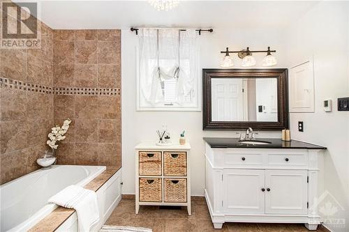 4 piece ensuite with a soaker tub, a separate shower, heated floors - 807 Brissac Way, Ottawa, ON - Indoor Photo Showing Bathroom