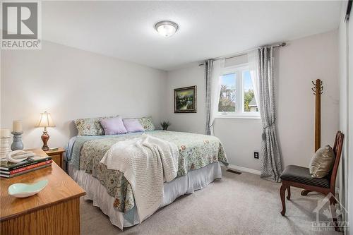 Bedroom 3 - 807 Brissac Way, Ottawa, ON - Indoor Photo Showing Bedroom