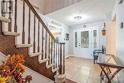 Spacious foyer with circular staircase - 