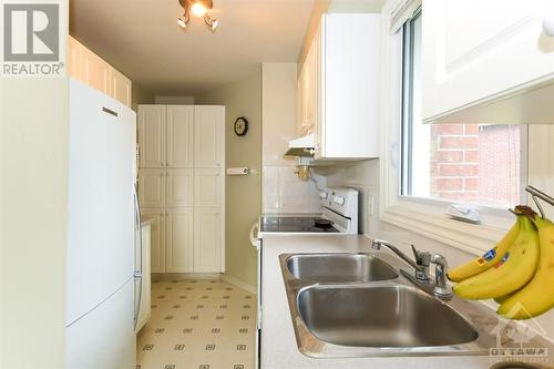 4 - 1100 Gablefield Avenue, Ottawa, ON - Indoor Photo Showing Kitchen With Double Sink