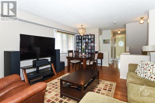 4 - 1100 Gablefield Avenue, Ottawa, ON - Indoor Photo Showing Living Room