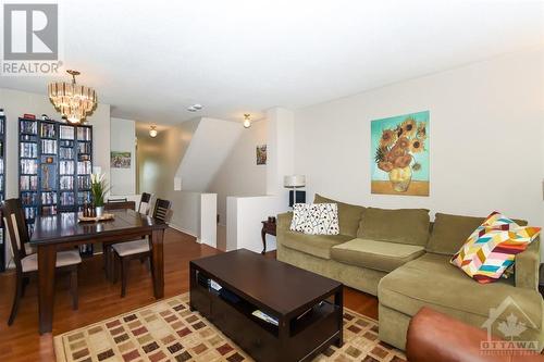 4 - 1100 Gablefield Avenue, Ottawa, ON - Indoor Photo Showing Living Room