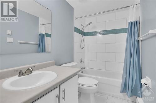 Main Bathroom - 2927 Fairlea Crescent, Ottawa, ON - Indoor Photo Showing Bathroom