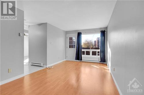 Living room - 2927 Fairlea Crescent, Ottawa, ON - Indoor Photo Showing Other Room