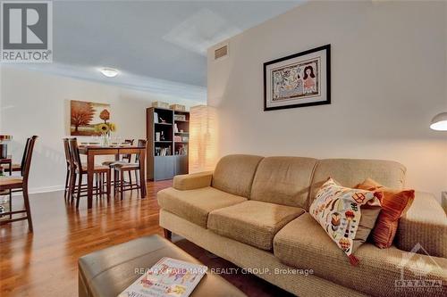 906 - 138 Somerset Street W, Ottawa, ON - Indoor Photo Showing Living Room