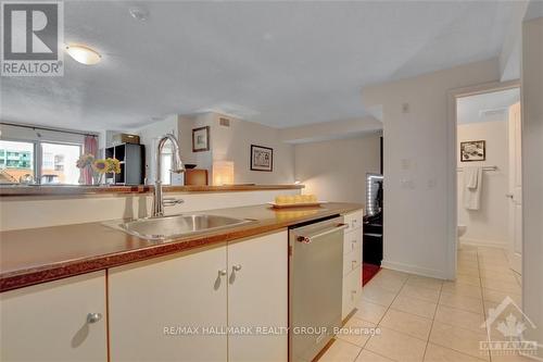 906 - 138 Somerset Street W, Ottawa, ON - Indoor Photo Showing Kitchen