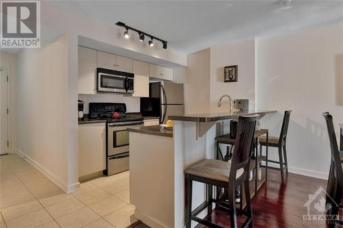 138 Somerset Street W Unit#906, Ottawa, ON - Indoor Photo Showing Kitchen