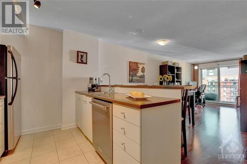 138 Somerset Street W Unit#906, Ottawa, ON - Indoor Photo Showing Kitchen