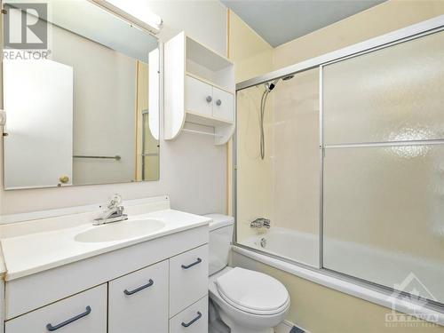 143 Rothesay Drive, Ottawa, ON - Indoor Photo Showing Bathroom