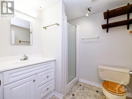 143 Rothesay Drive, Ottawa, ON - Indoor Photo Showing Bathroom