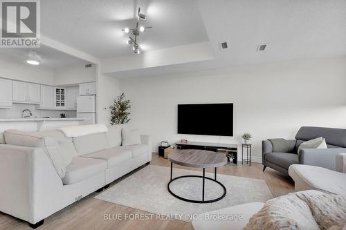 709 - 521 Riverside Drive, London, ON - Indoor Photo Showing Living Room