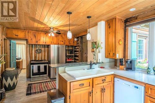 31 Montrose Street, South Bruce Peninsula, ON - Indoor Photo Showing Kitchen