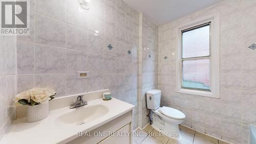 250 Bathurst Street, Toronto, ON - Indoor Photo Showing Bathroom