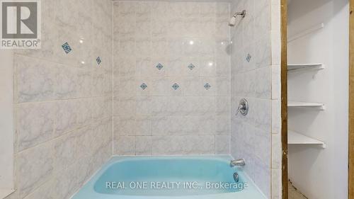 250 Bathurst Street, Toronto, ON - Indoor Photo Showing Bathroom