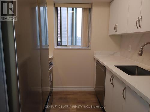 402 - 1 Pemberton Avenue, Toronto, ON - Indoor Photo Showing Kitchen