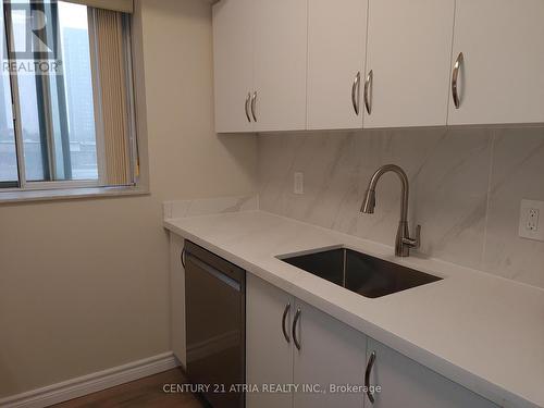 402 - 1 Pemberton Avenue, Toronto, ON - Indoor Photo Showing Kitchen