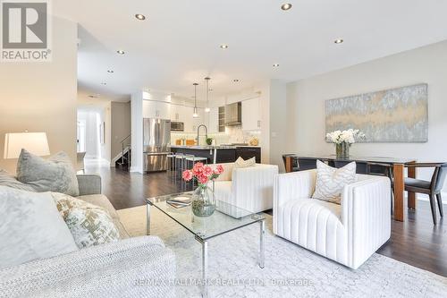 194 Erskine Avenue, Toronto, ON - Indoor Photo Showing Living Room