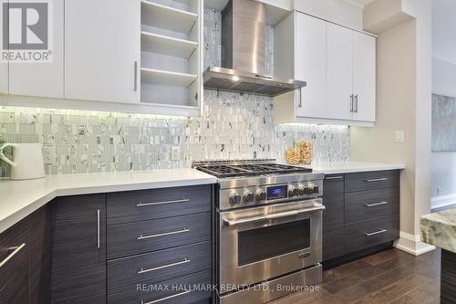 194 Erskine Avenue, Toronto, ON - Indoor Photo Showing Kitchen With Upgraded Kitchen