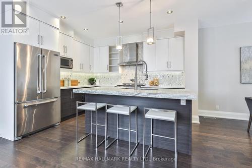 194 Erskine Avenue, Toronto, ON - Indoor Photo Showing Kitchen With Upgraded Kitchen