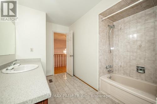 153 Father Ermanno Crescent, Vaughan, ON - Indoor Photo Showing Bathroom