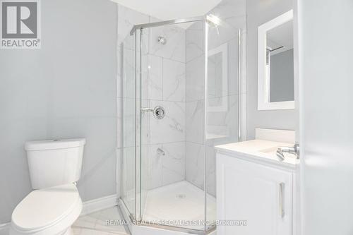 18 Sanford Crescent, Brampton, ON - Indoor Photo Showing Bathroom