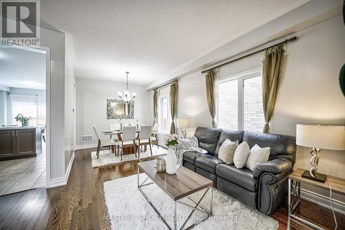 3315 Ruth Fertel Drive, Mississauga, ON - Indoor Photo Showing Living Room