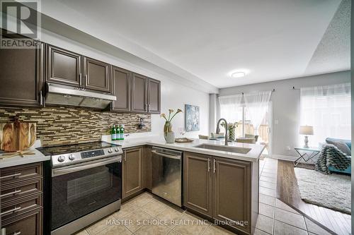 3315 Ruth Fertel Drive, Mississauga, ON - Indoor Photo Showing Kitchen With Upgraded Kitchen