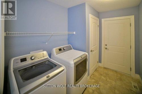 29 - 298 Mogg Street, Strathroy-Caradoc (Se), ON - Indoor Photo Showing Laundry Room