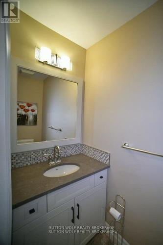 29 - 298 Mogg Street, Strathroy-Caradoc (Se), ON - Indoor Photo Showing Bathroom