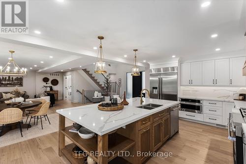 191 Woodlea Crescent, Oshawa (Northglen), ON - Indoor Photo Showing Kitchen With Double Sink With Upgraded Kitchen