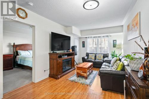 124 - 10 Mendelssohn Street, Toronto, ON - Indoor Photo Showing Living Room