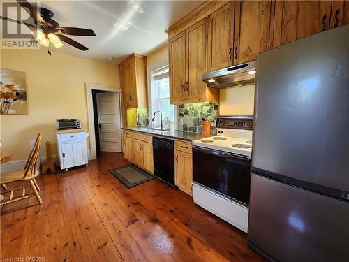 484 Carlisle Street, Saugeen Shores, ON - Indoor Photo Showing Kitchen