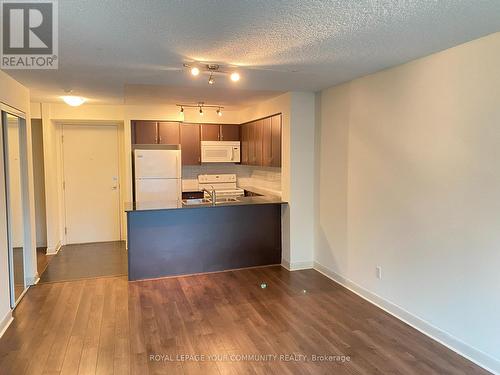 561 - 525 Wilson Avenue, Toronto, ON - Indoor Photo Showing Kitchen