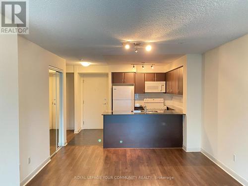 561 - 525 Wilson Avenue, Toronto, ON - Indoor Photo Showing Kitchen