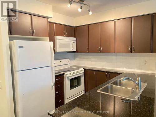 561 - 525 Wilson Avenue, Toronto, ON - Indoor Photo Showing Kitchen With Double Sink