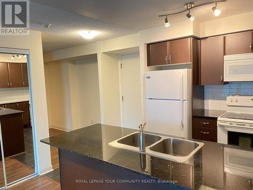 561 - 525 Wilson Avenue, Toronto, ON - Indoor Photo Showing Kitchen With Double Sink