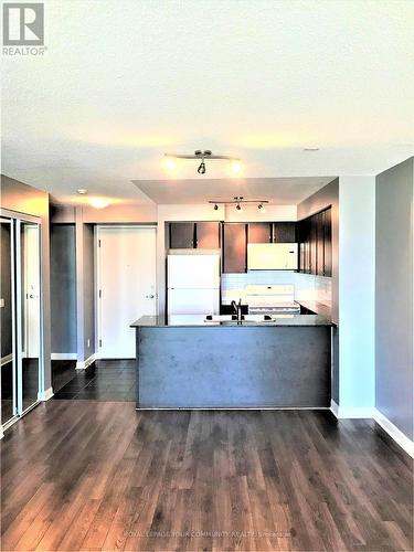 561 - 525 Wilson Avenue, Toronto, ON - Indoor Photo Showing Kitchen