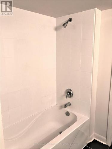 561 - 525 Wilson Avenue, Toronto, ON - Indoor Photo Showing Bathroom