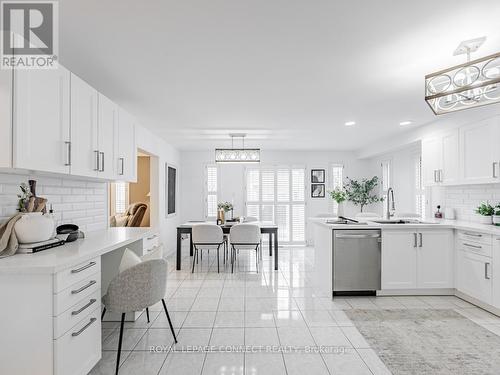 203 Fallingbrook Street, Whitby, ON - Indoor Photo Showing Kitchen With Upgraded Kitchen