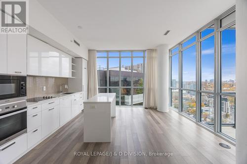 2702 - 32 Davenport Road, Toronto, ON - Indoor Photo Showing Kitchen With Upgraded Kitchen