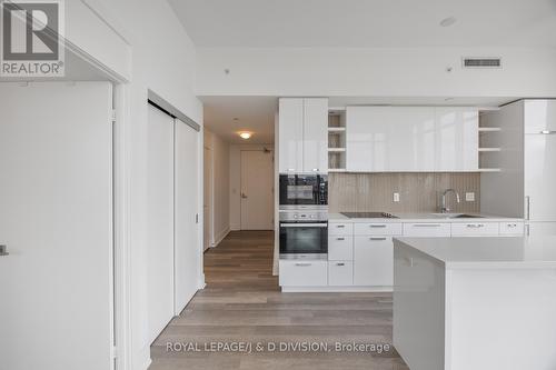 2702 - 32 Davenport Road, Toronto, ON - Indoor Photo Showing Kitchen