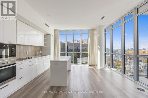 2702 - 32 Davenport Road, Toronto, ON - Indoor Photo Showing Kitchen With Upgraded Kitchen