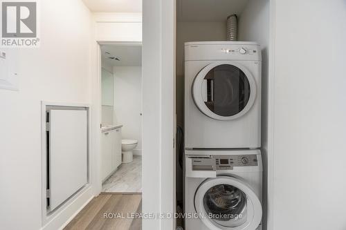 2702 - 32 Davenport Road, Toronto, ON - Indoor Photo Showing Laundry Room