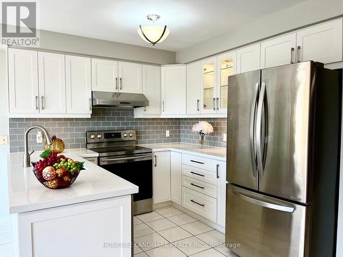 121 Dooley Crescent, Ajax, ON - Indoor Photo Showing Kitchen With Upgraded Kitchen