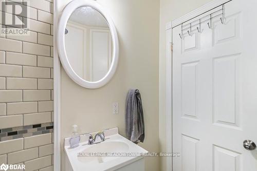 Bathroom with sink - 77 Province Street N, Hamilton, ON - Indoor