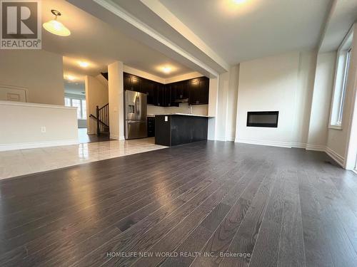 91 Kenneth Rogers Crescent, East Gwillimbury, ON - Indoor Photo Showing Living Room